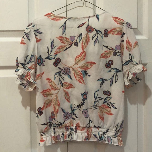 Cross in front short sleeve floral top - Picture 2 of 2